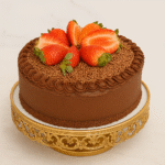 Bolo de brigadeiro com morangos sem glúten