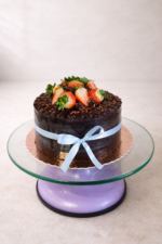 Bolo de brigadeiro com morangos - Imagem 3